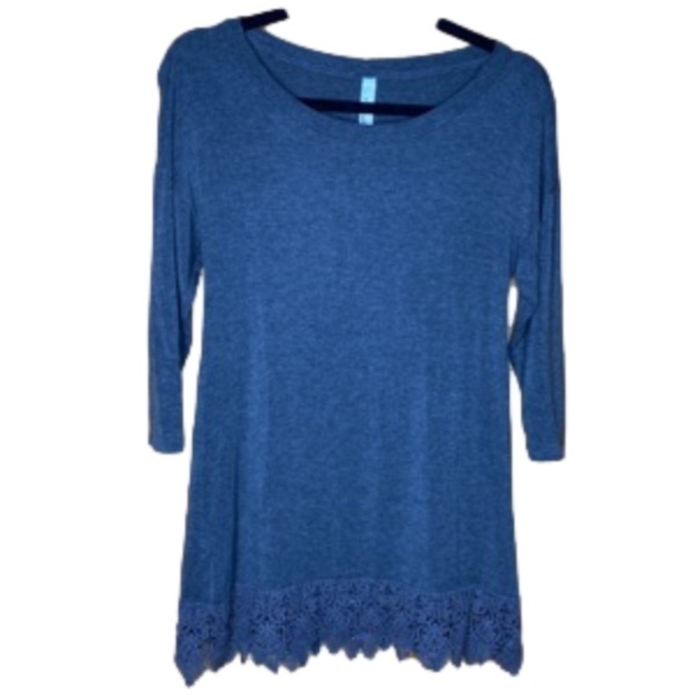 Lite weight 3/4 length sleeve tunic. Emerald. Size small.